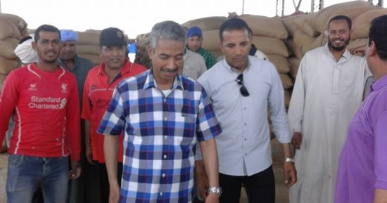 صور .. رئيس مركز الداخلة يتفقد قرى غرب الموهوب لمتابعة سير العمل