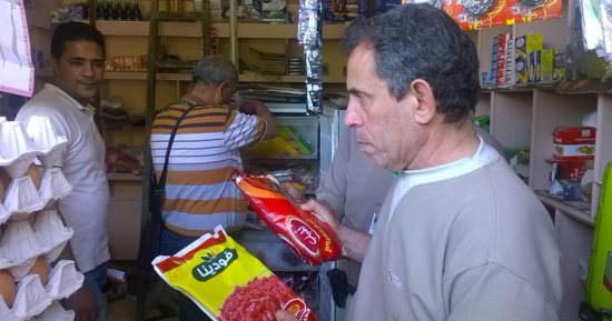 إعدام أغذية منتهية الصلاحية فى حملة بأسواق المنصورة