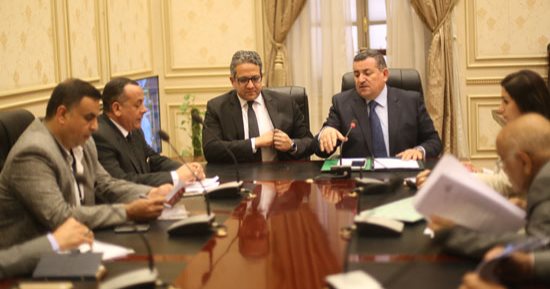 وزير الآثار يستعرض أمام البرلمان خطة الوزارة لمنع سرقة المساجد الأثرية