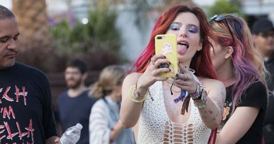 بيلا ثرون بـ STYLE بوهيمى خلال فعاليات مهرجان "Coachella" لعام 2018