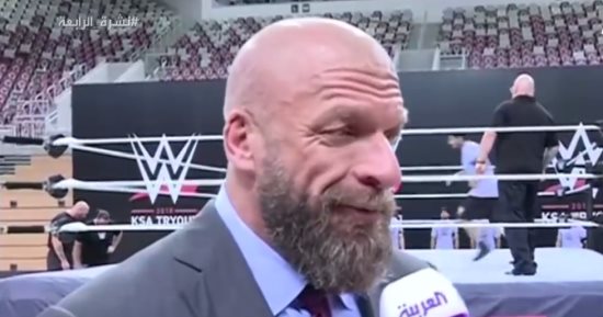 فيديو.. تريبل إتش يدرب 8 سعوديين لعرض الـ"رويال رامبل" مع نجوم WWE