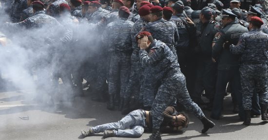 مقتل شخص وإصابة اثنين آخرين فى هجوم مسلح على بنك بأرمينيا