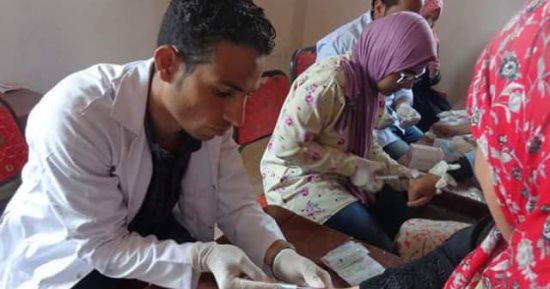 صور .. سحب  774 عينة للكشف عن فيروس سى فى قافلة لجامعة المنوفية