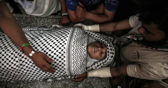 صور..فلسطينيون يشيعون جثمان شهيد برصاص الإحتلال الاسرائيلى فى خان يونس