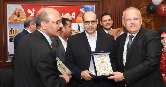 جامعة القاهرة تكرم أكرم القصاص ومحمد ثروت