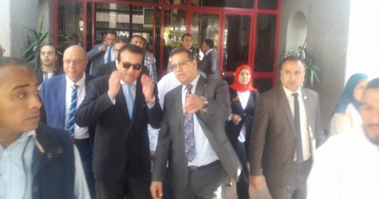 وزير التعليم العالى ينهى زيارته لجامعة المنصورة بتفقد مركز الكلى