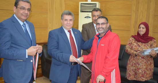 تكريم طلاب جامعة بنها الفائزين بمسابقات الجامعات المصرية