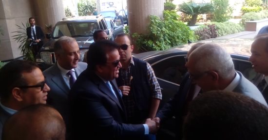 صور.. وزير التعليم العالى يصل جامعة المنصورة لتفقد المنشآت الحديثة