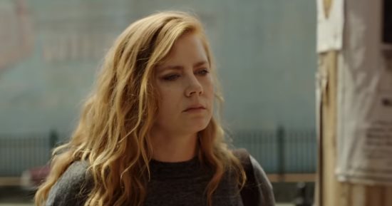 فيديو وصور.. شاهد إيمى آدمز بالتريللر الدعائى لـ Sharp Objects