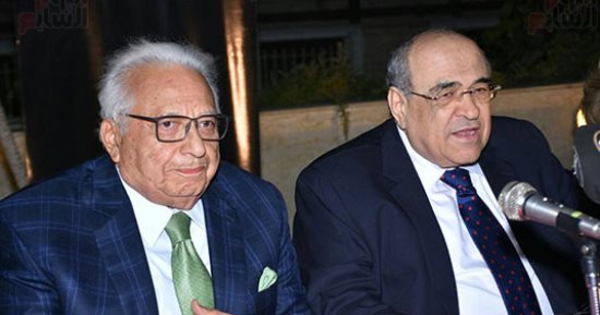 مثقفون: كتب مصطفى الفقى تهتم بالقضايا الوطنية.. وناشر يطالبه بكتابة مذكراته - صور