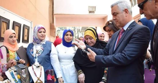 صور .. نائب رئيس جامعة المنوفية يفتتح المعارض الفنية بالمؤتمر الدولى السادس