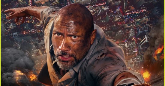  دواين جونسون معلق بإحدى ناطحات السحاب على بوستر فيلم "Skyscraper "