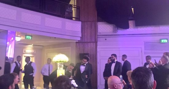 فيديو.. محمد صلاح يحقق أمنية طفل فى حفل جوائز الأفضل فى البريميرليج