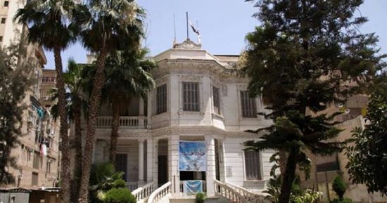 صور.. الآثار تبدأ ترميم قصر الشناوى فى المنصورة