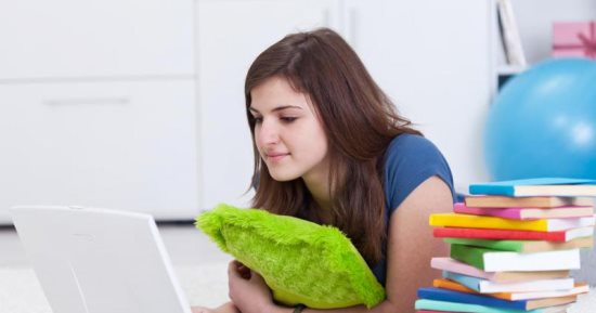 بمناسبة موسم الامتحانات.. 5 أطعمة تساعدك فى التركيز أثناء المذاكرة