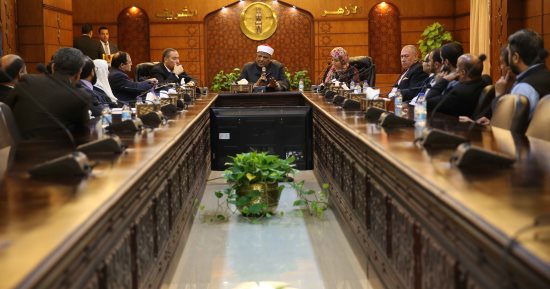 عباس شومان يلتقى وفدًا من قضاة باكستان بمقر مشيخة الأزهر