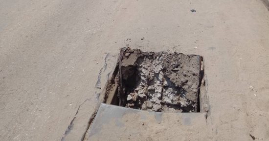 صور.. اضبط مخالفة.. غرفة صرف بدون غطاء بطريق الكورنيش بشبين الكوم
