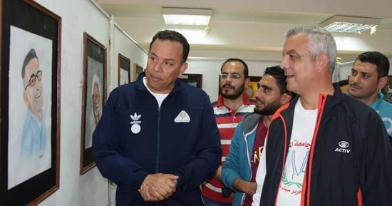 صور.. رئيس جامعة المنوفية ونائبه يتفقدان معرض الفنون التشكيلية للطلاب