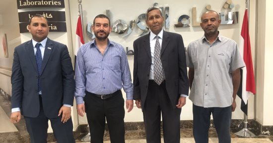 صور.. أستاذ جراحة المخ والأعصاب بجامعة لندن يزور مستشفى سرطان الأقصر