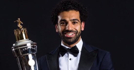 صور.. طالب يبدع فى رسم بورتريه لمحمد صلاح بعد جائزة أفضل لاعب بالبريميرليج