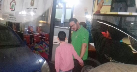 التضامن تنقذ طفل معاق وتسلمه لأسرته قبل استغلاله فى الشارع
