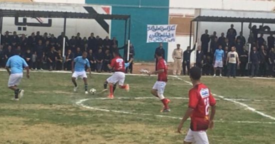 الأمطار لم تمنعهم.. مباراة كرة قدم بين السجناء بليمان 430 الصحراوى
