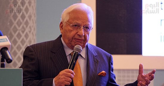 أحمد عكاشة يحذر: بعض أدوية الاكتئاب تتفاعل مع عدد من الأطعمة كالمش والفسيخ