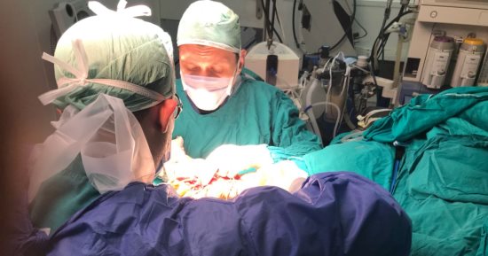 طفل فى حاجة الى عملية زراعة قلب ووالده يطلب المساعدة