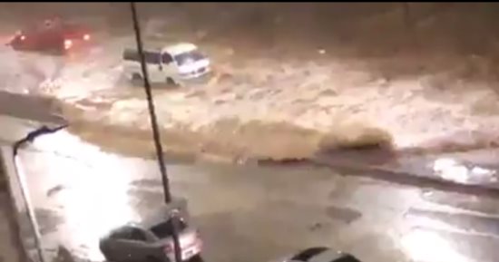 فيديو.. انهيار جزء من سور الغابة المتحجرة بالتجمع الخامس بسبب الأمطار