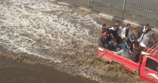 صور.. قارئ يشكو من غرق الشوارع فى المعصرة بسبب الأمطار الغزيرة
