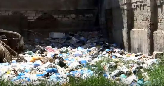 يحدث فى مصر .. شباب ينقذون معبد الرأس السوداء الأثرى بعد تحويله لمقلب قمامة