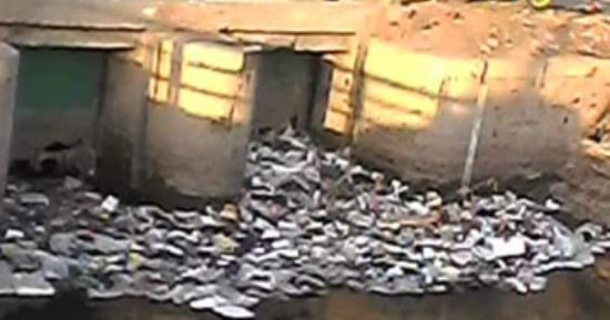 شكوى من إلقاء القمامة ومياه الصرف الصحى بـ"بحر فاقوس" بالشرقية