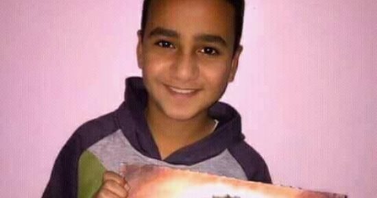 طفل يعبر عن عشقه لـ"صلاح" برسم بورتريه له بعد إنجازاته الأخيرة
