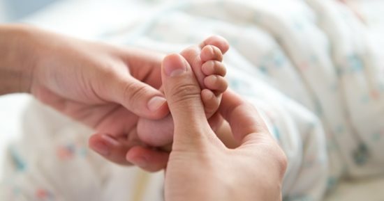 3 مراحل لتشخيص مرض تشوه العظام فى معمل الوراثة
