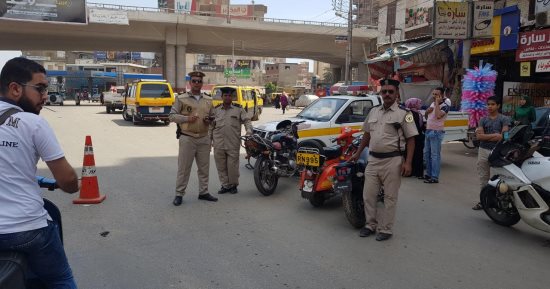 صور.. سحب 24 رخصة قيادة وتحصيل 12 ألف جنيه غرامات خلال حملة مرورية بالمحلة