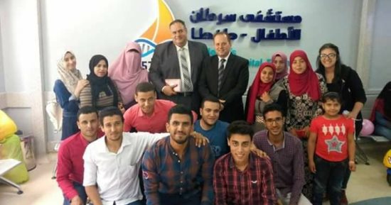 صور.. طلاب جغرافيا جامعة طنطا يحتفلون بتخرجهم مع أطفال مستشفى 57357