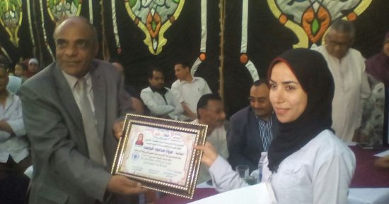 وكيل تعليم الأقصر يحضر تكريم أوائل الطلبة بمدرسة إسنا الفنية الفندقية