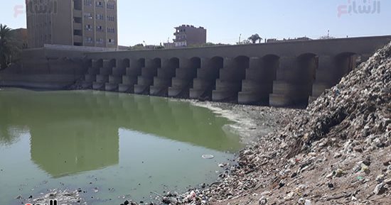 محافظ سوهاج يقرر تشكيل لجنة لدراسة حالة قناطر الهاويس بالطليحات