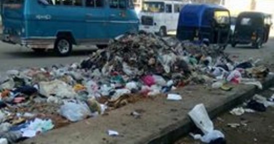 قارئ يشكو من تراكم القمامة فى شارع 135 الفاصل بين حيى شرق وغرب شبرا الخيمة