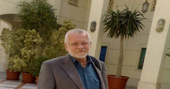 صور.. سام هاميل.. شاعر أمريكى يكره الحرب ويدافع عن فلسطين وبغداد