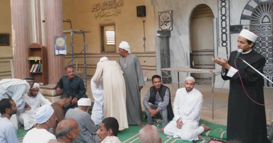فيديو  وصور.. شاب أرمينى يعتنق الإسلام فى مسجد أحمد ابن إدريس بالأقصر