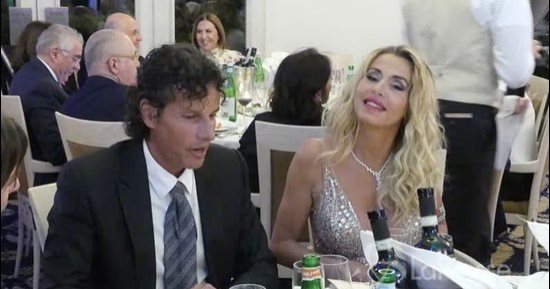 الممثلة الإيطالية فرجينيا مارينى فى شرم الشيخ مع صديقها باتريك بالداسارى