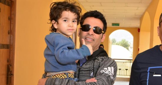  صور.. سعد الصغير وأسرته يصلون طابا استعدادا لحفله بطابا هايتس    