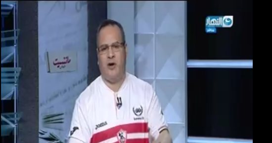 فيديو.. جابر القرموطى يرتدى تيشرت الزمالك احتفالًا بالفوز على الأهلى