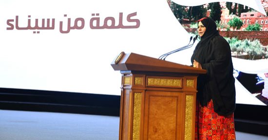 خلال مشاركتهم بالندوة التثقيفية الـ28 للقوات المسلحة.. محلب: تنمية سيناء مشروع قومى يتكلف 275 مليار جنيه وينتهى 2022.. الرئيس السيسي لحفيدة شيخ مشايخ سيناء: دوركم لم ينته.. وترد: نحن مجندون بكتائبكم.. فيديو
