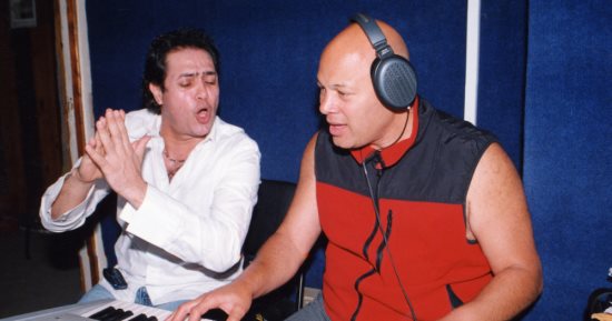 "زى اليومين دول" حكيم خطف أنظار العالم بأغنية feeling good  