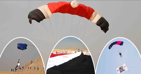 تحيا مصر وصورة الرئيس السيسى تحلقان فى سماء القاهرة 