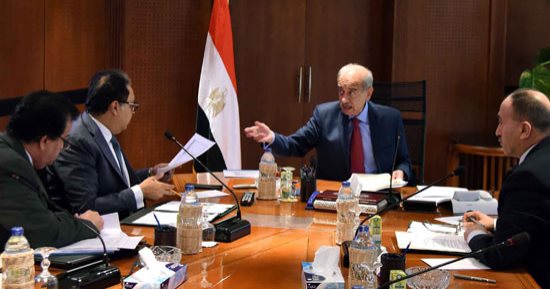 صور.. رئيس الوزراء يبحث دور الجامعات فى إطار منظومة التأمين الصحى الشامل