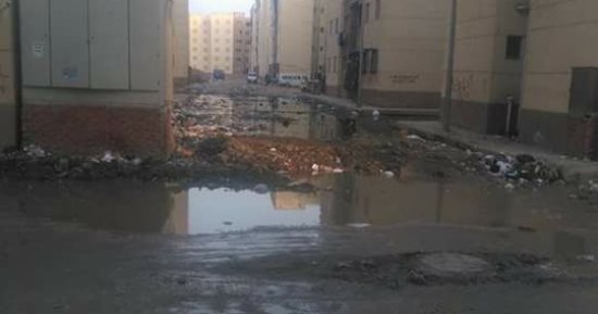 صور.. شكوى من غرق شارعى مصطفى كامل والمنشية ببورسعيد فى مياه الصرف الصحى