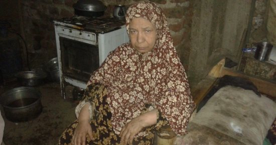 صور.. سيدة تعانى من انزلاق غضروفى بسوهاج وتناشد بعلاجها على نفقة الدولة